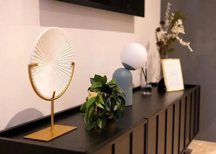 Luxury Modern, One Bedroom Flat
