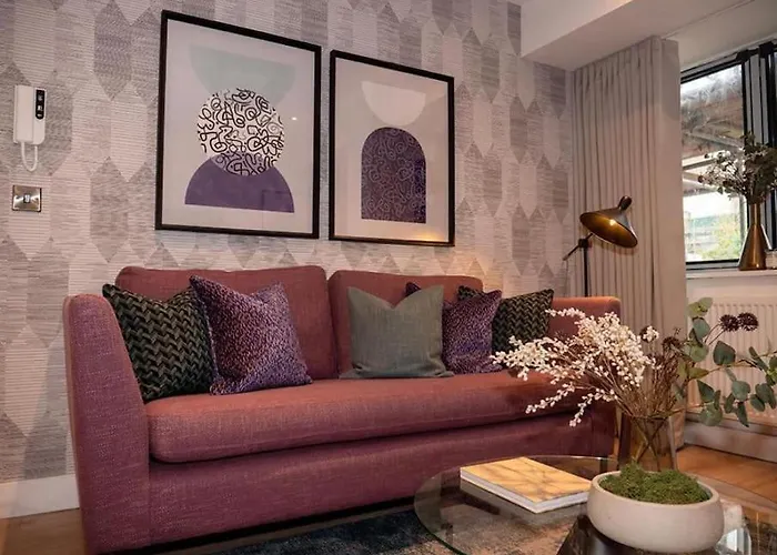 Luxury Modern, One Bedroom Flat