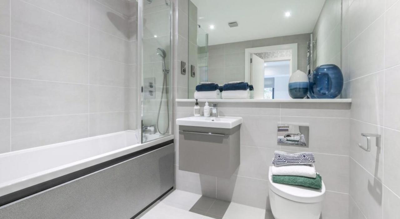 Luxury Modern, One Bedroom Flat * Solihull